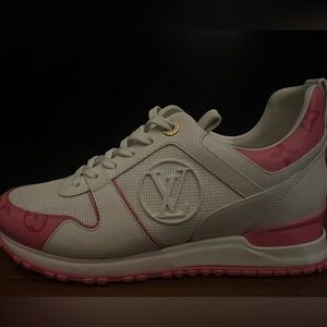 Louis Vuitton Womens Runaway Leather Trainers